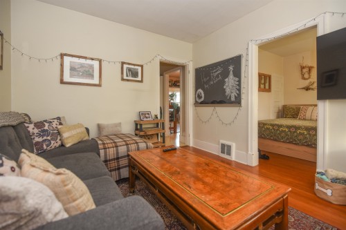 2881 Adanac Street, Vancouver, BC 