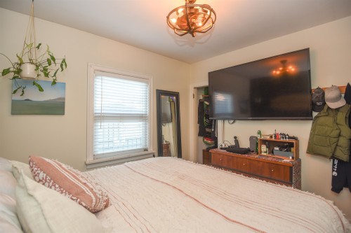 2881 Adanac Street, Vancouver, BC 