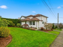 5104 Mckee Street  Burnaby, BC V5J 2T4