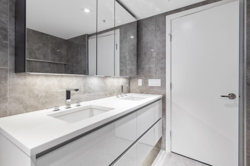 854-6328 No.3 Road, Richmond, BC 