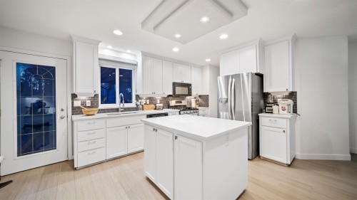 21124 Glenwood Avenue, Maple Ridge, BC 