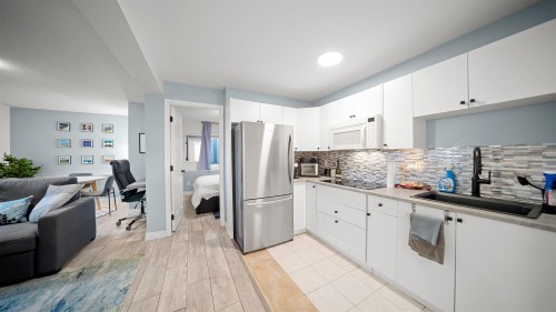 21124 Glenwood Avenue, Maple Ridge, BC 