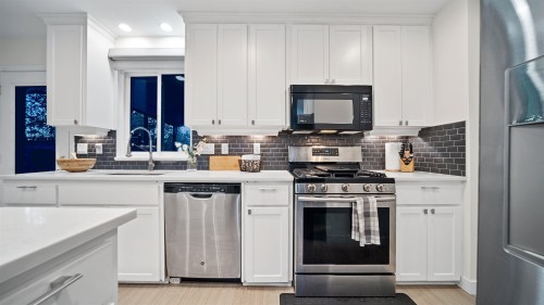 21124 Glenwood Avenue, Maple Ridge, BC 