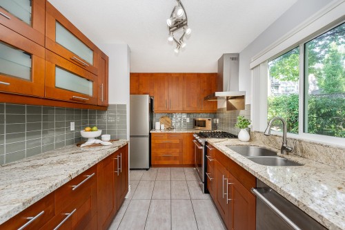 4-181 Ravine Drive, Port Moody, BC 