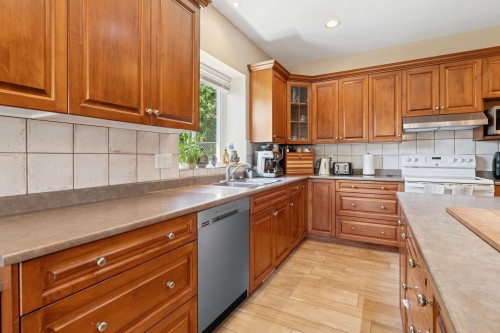 2172 Parkway Boulevard, Coquitlam, BC 