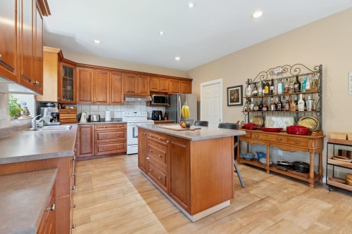 2172 Parkway Boulevard, Coquitlam, BC 