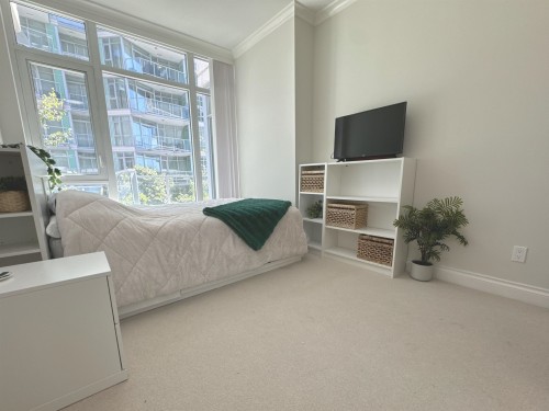 202-185 Victory Ship Way, North Vancouver, BC 