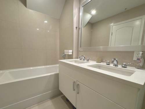 202-185 Victory Ship Way, North Vancouver, BC 