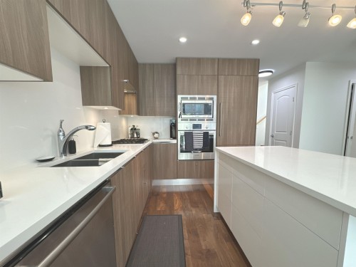 202-185 Victory Ship Way, North Vancouver, BC 