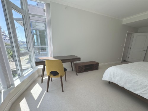 202-185 Victory Ship Way, North Vancouver, BC 