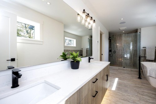 1028 Calverhall Street, North Vancouver, BC 