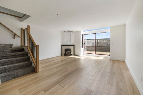 209-22356 Mcintosh Avenue, Maple Ridge, BC 