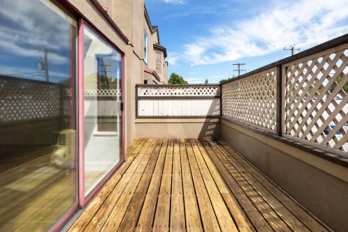 209-22356 Mcintosh Avenue, Maple Ridge, BC 