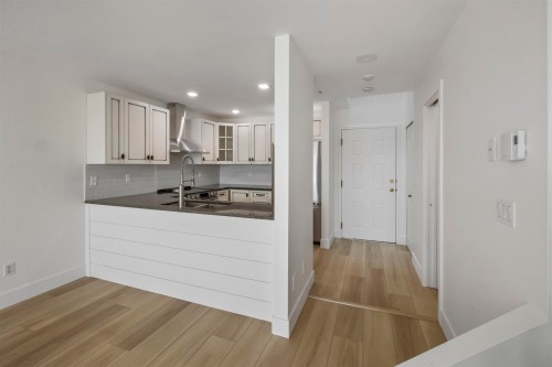 209-22356 Mcintosh Avenue, Maple Ridge, BC 