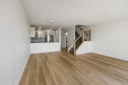 209-22356 Mcintosh Avenue, Maple Ridge, BC 