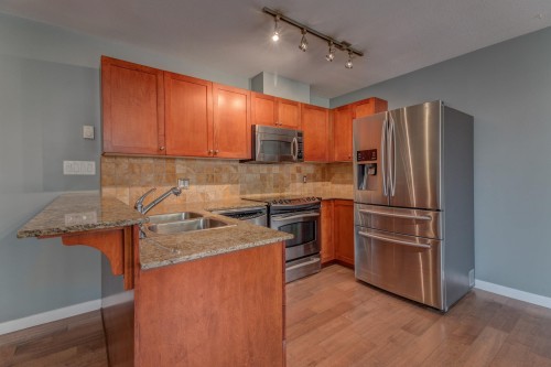 201-3089 Oak Street, Vancouver, BC 