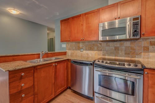 201-3089 Oak Street, Vancouver, BC 