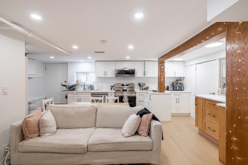 3343 3Rd Avenue W, Vancouver, BC 