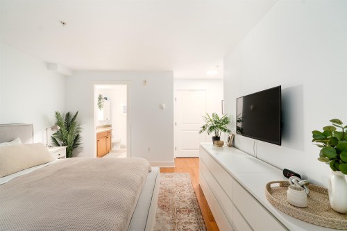 2460 Sasamat Street, Vancouver, BC 