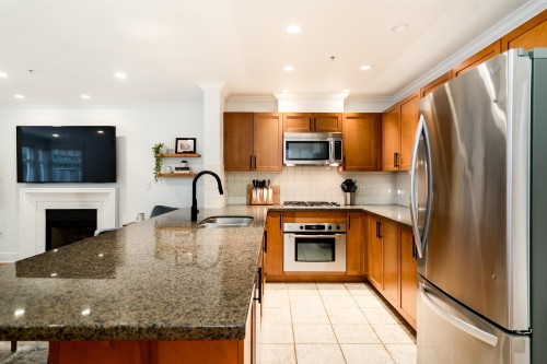 2460 Sasamat Street, Vancouver, BC 