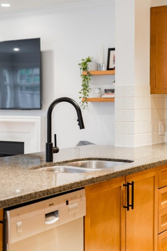 2460 Sasamat Street, Vancouver, BC 