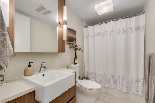 Ph1-562 7Th Avenue E, Vancouver, BC 