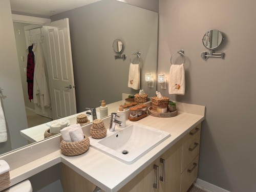 501-3178 Dayanee Springs Boulevard, Coquitlam, BC 