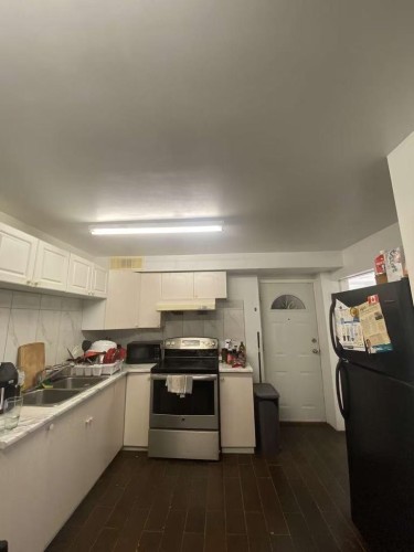 Ground-Level-7192 Paulus Crescent, Burnaby, BC 