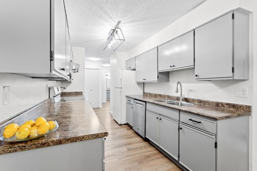 28-9521 Cardston Court, Burnaby, BC 