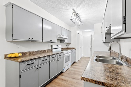 28-9521 Cardston Court, Burnaby, BC 