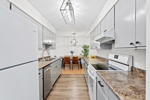 28-9521 Cardston Court, Burnaby, BC 