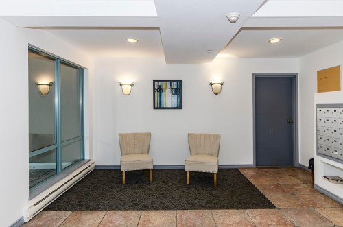 206-1085 17Th Street W, North Vancouver, BC 