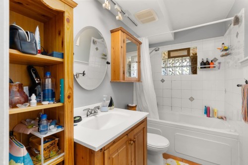 831 38Th Avenue E, Vancouver, BC 