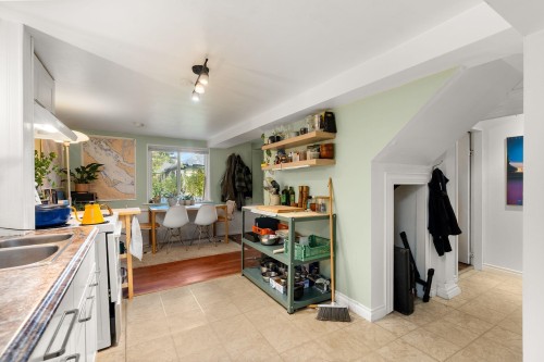 831 38Th Avenue E, Vancouver, BC 