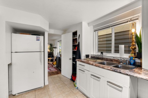 831 38Th Avenue E, Vancouver, BC 