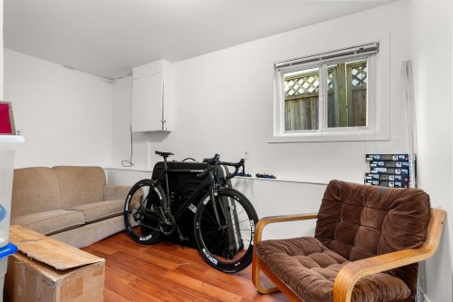 831 38Th Avenue E, Vancouver, BC 