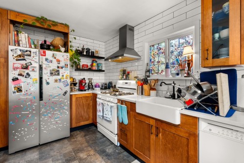 831 38Th Avenue E, Vancouver, BC 