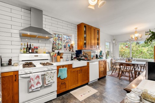 831 38Th Avenue E, Vancouver, BC 