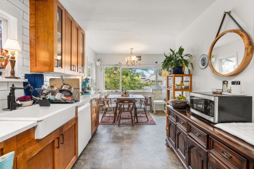 831 38Th Avenue E, Vancouver, BC 