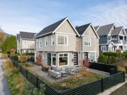 366 Keith Road W North Vancouver, BC V7M 1M1