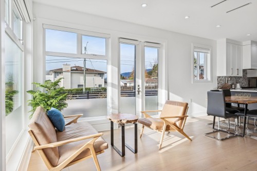 366 Keith Road W, North Vancouver, BC 