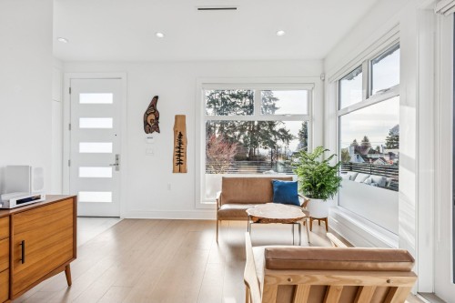 366 Keith Road W, North Vancouver, BC 