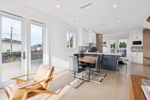 366 Keith Road W, North Vancouver, BC 