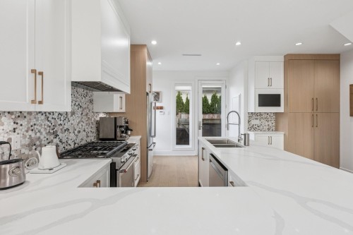 366 Keith Road W, North Vancouver, BC 