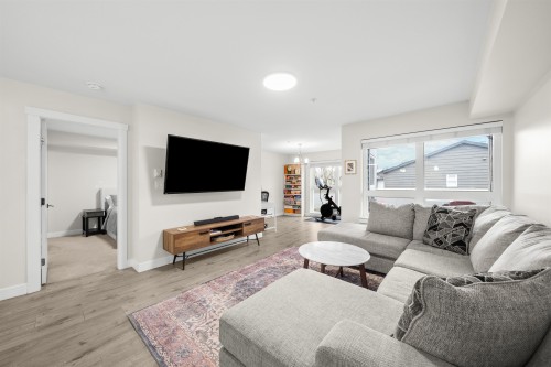 109-4815 55B Street, Ladner, BC 