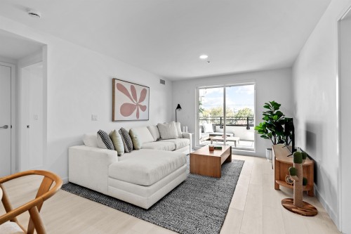 303-2419 Grant Street, Vancouver, BC 