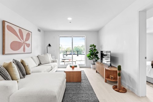 303-2419 Grant Street, Vancouver, BC 