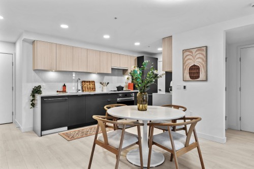 303-2419 Grant Street, Vancouver, BC 