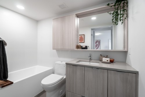 303-2419 Grant Street, Vancouver, BC 