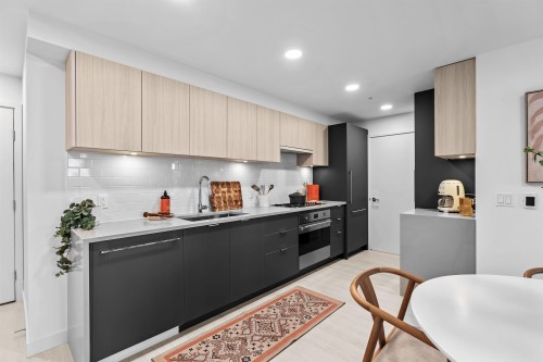 303-2419 Grant Street, Vancouver, BC 